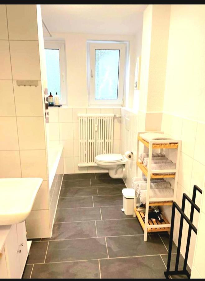 City Apartment Duisburg 2#Netflix &Wlan &Kingsize Bett & Kaffee Maschine & Central & 500M Innenhafen & 2 Min U Bahn Exterior photo