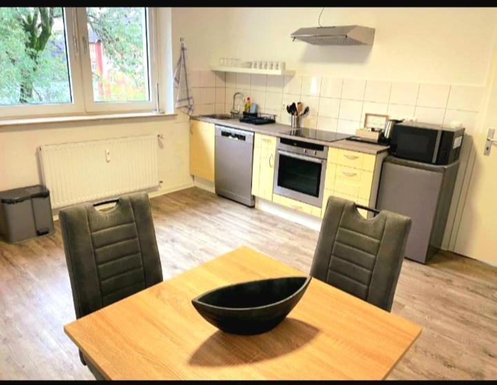City Apartment Duisburg 2#Netflix &Wlan &Kingsize Bett & Kaffee Maschine & Central & 500M Innenhafen & 2 Min U Bahn Exterior photo