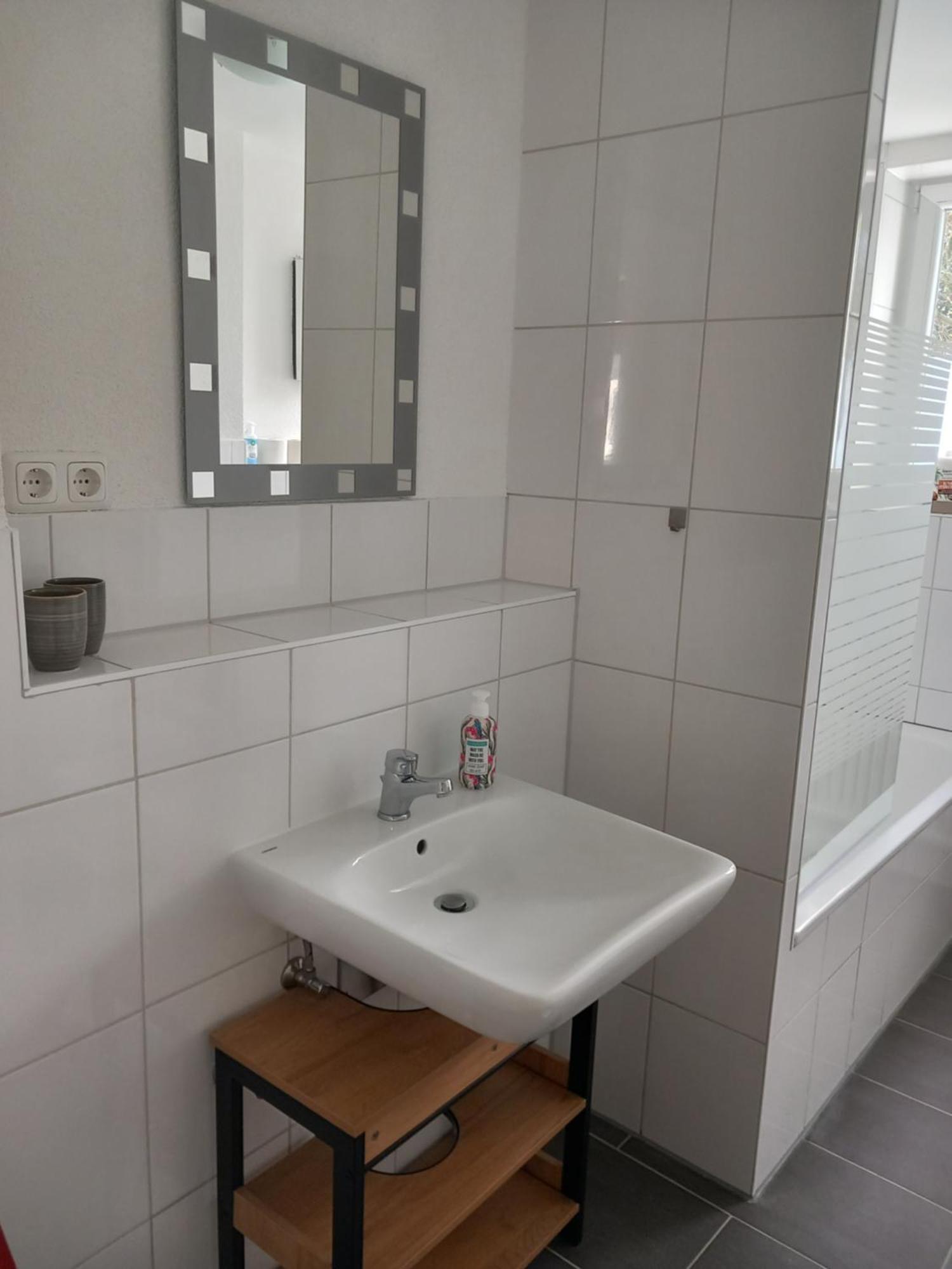 City Apartment Duisburg 2#Netflix &Wlan &Kingsize Bett & Kaffee Maschine & Central & 500M Innenhafen & 2 Min U Bahn Exterior photo