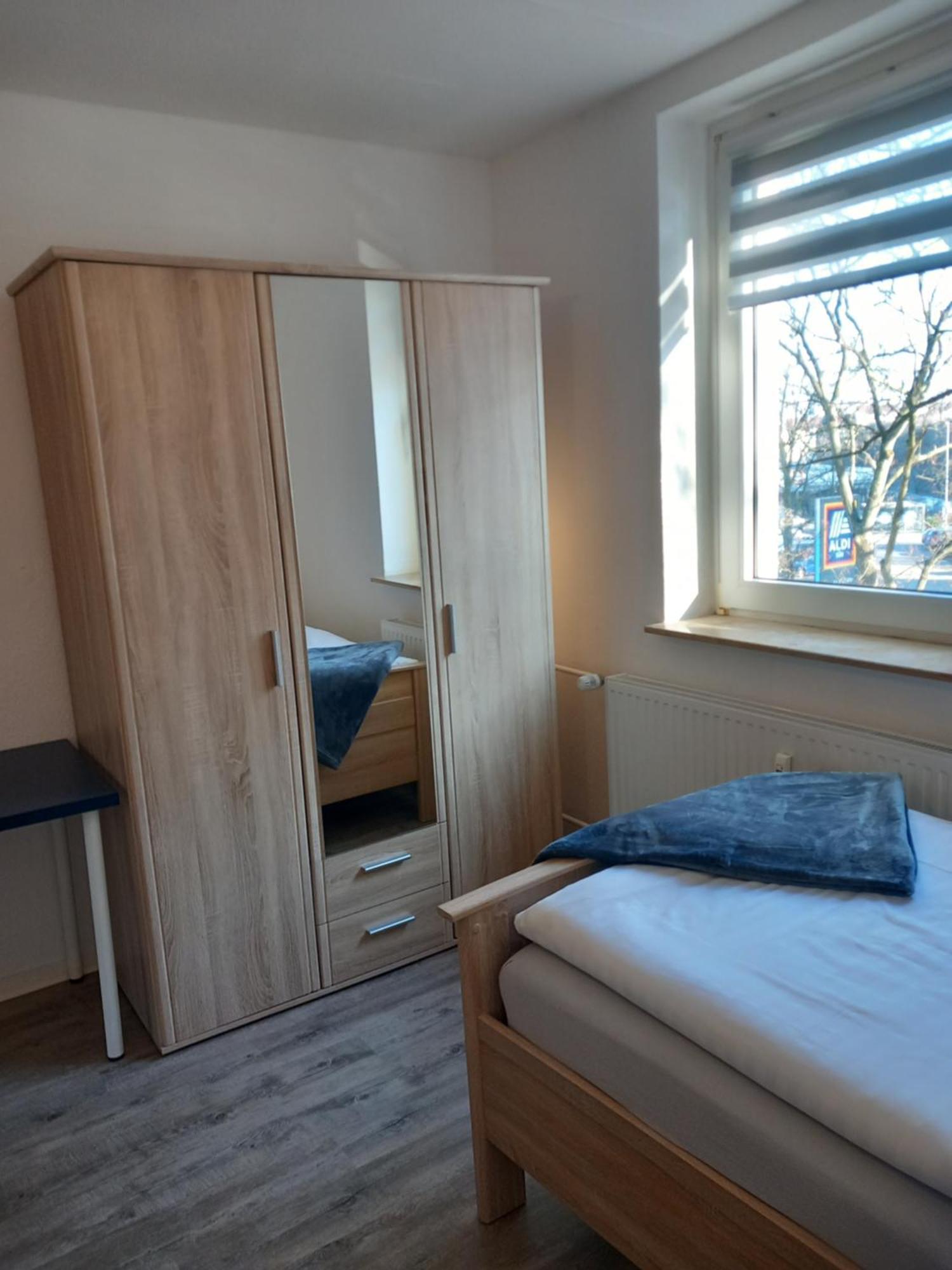 City Apartment Duisburg 2#Netflix &Wlan &Kingsize Bett & Kaffee Maschine & Central & 500M Innenhafen & 2 Min U Bahn Exterior photo